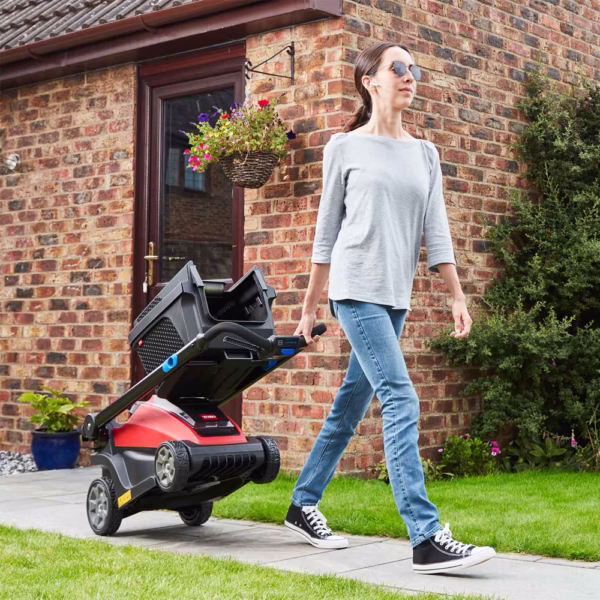 TORO 60V MAX 17in Battery Self Propelled Mower - moving TORO 60V MAX 17in Battery Self Propelled Mower - moving